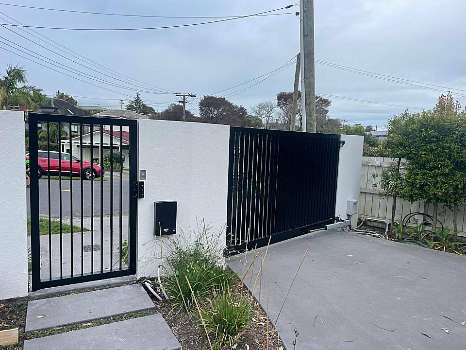 Fencing Dynamix Specialists in:- Automatic driveway gates Security fencing School fencing Pool and landscape fencing Timber boundary fencing Glass fencing Fencing Dynamix covers the whole range of commercial and residential fencing. Based in Kumeu, West Auckland and servicing all of the greater Auckland Area